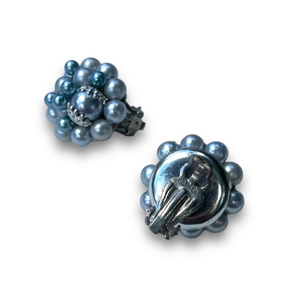 VINTAGE MID CENTURY cluster Light Blue Faux Pearl Clip earrings NWOT - Picture 2 of 8